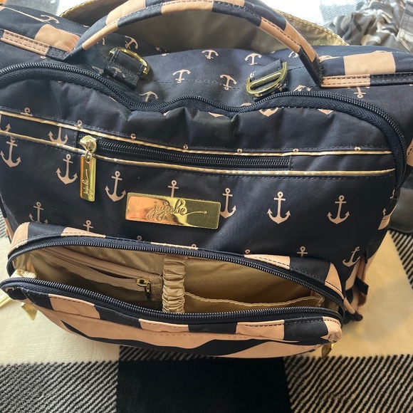 Ju-Ju-Be - Picture 1 of 4